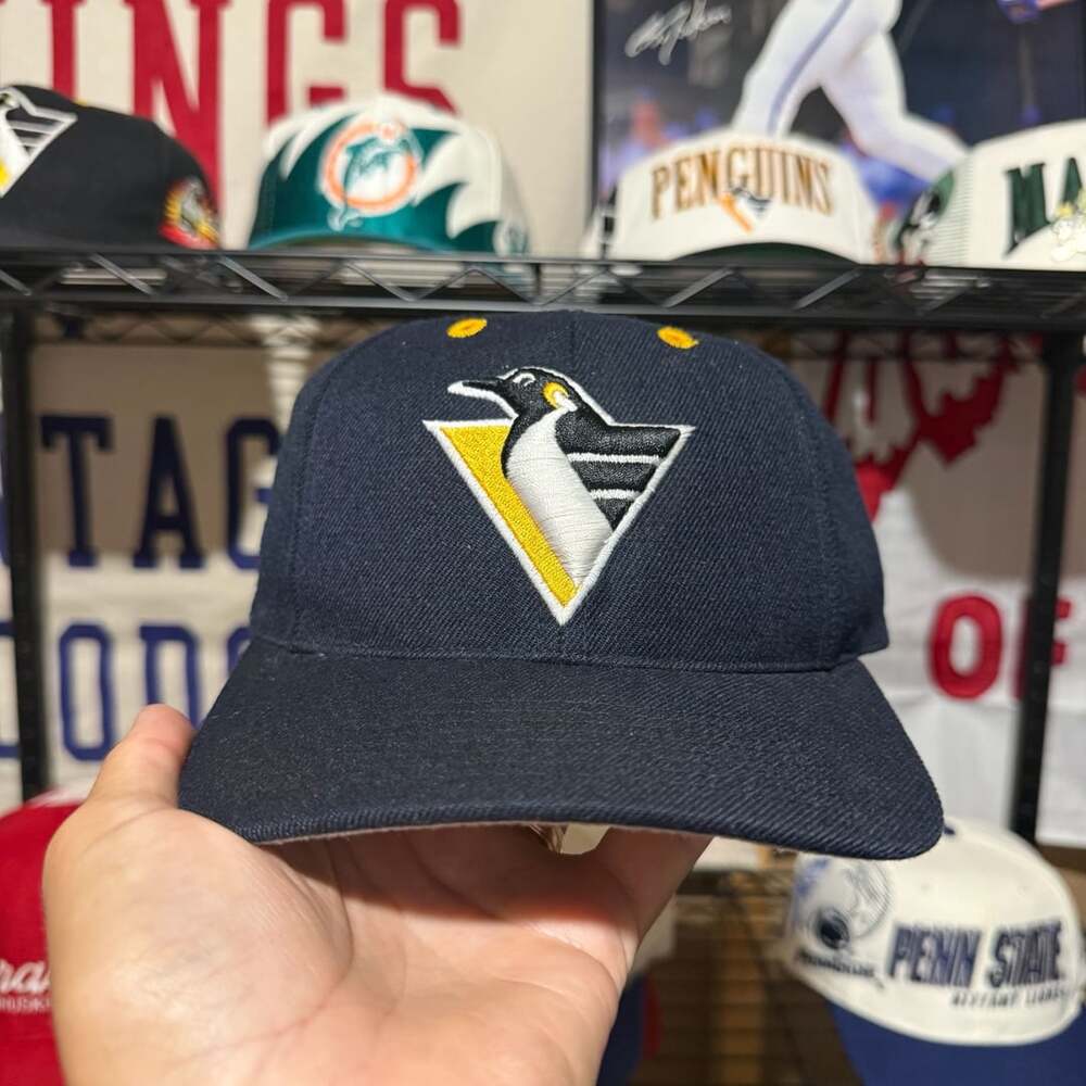 Vintage 90s Logo Athletic Pittsburgh Penguins NHL Snapback Hat